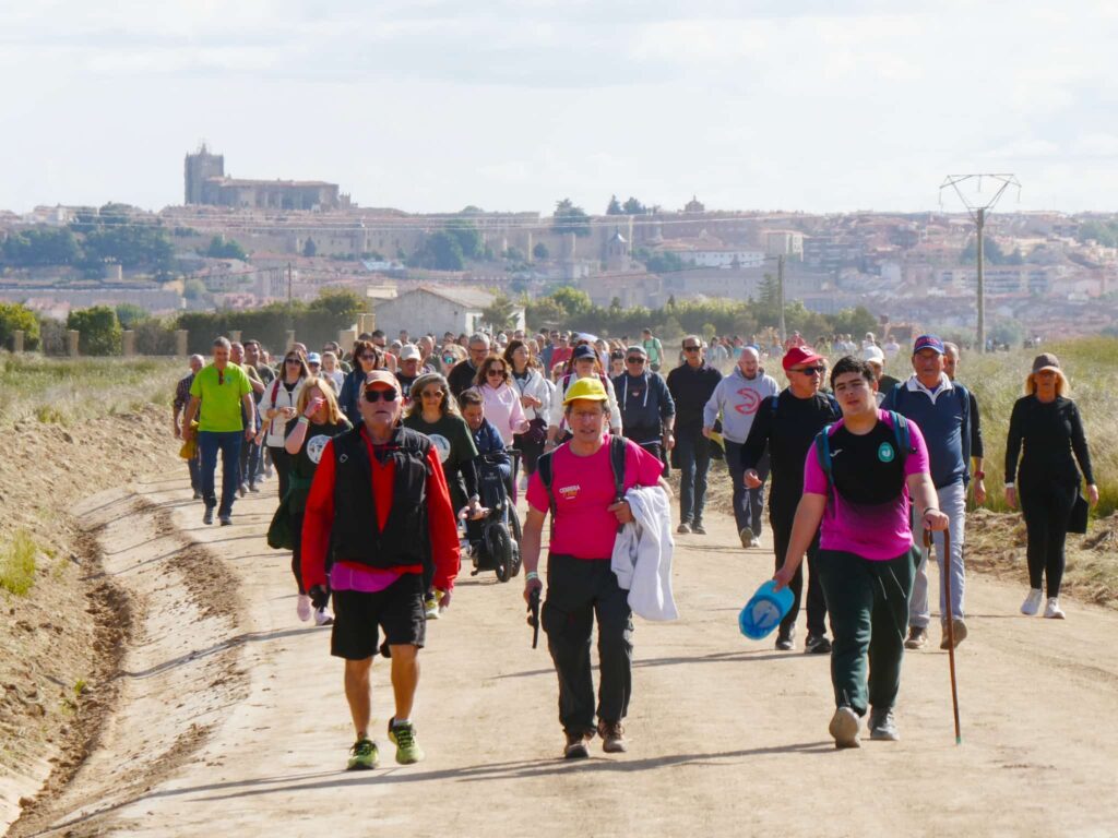 LOS ABULENSES VUELVEN A ELEGIR ANDAR EN FAVOR DE LAS PERSONAS CON DISCAPACIDAD