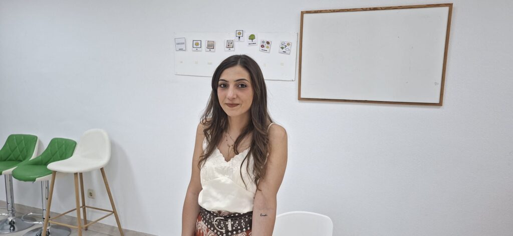 INMA CONTRERAS, LA PSICÓLOGA QUE REIVINDICA «CUIDAR A QUIENES CUIDAN»