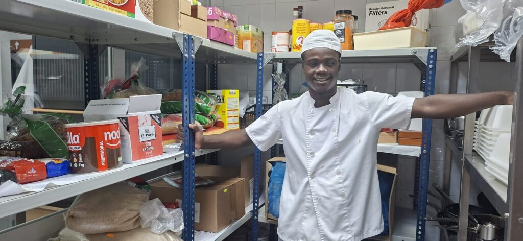 EL COCINERO QUE QUIERE SER FUTBOLISTA: LA ESCALA EN EL VIAJE VITAL DE OUSMANE