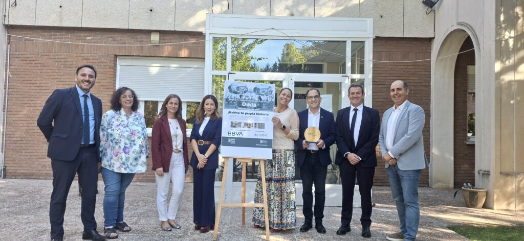 BBVA VISITA LAS INSTALACIONES DE PRONISA PARA CONOCER EL PROYECTO OIKIA: DECORANDO MI VIDA